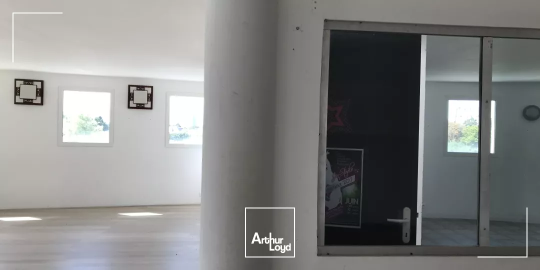 A LOUER - BUREAUX - TRIGNAC - 174 M2 - PARKING - ZAC AUCHAN