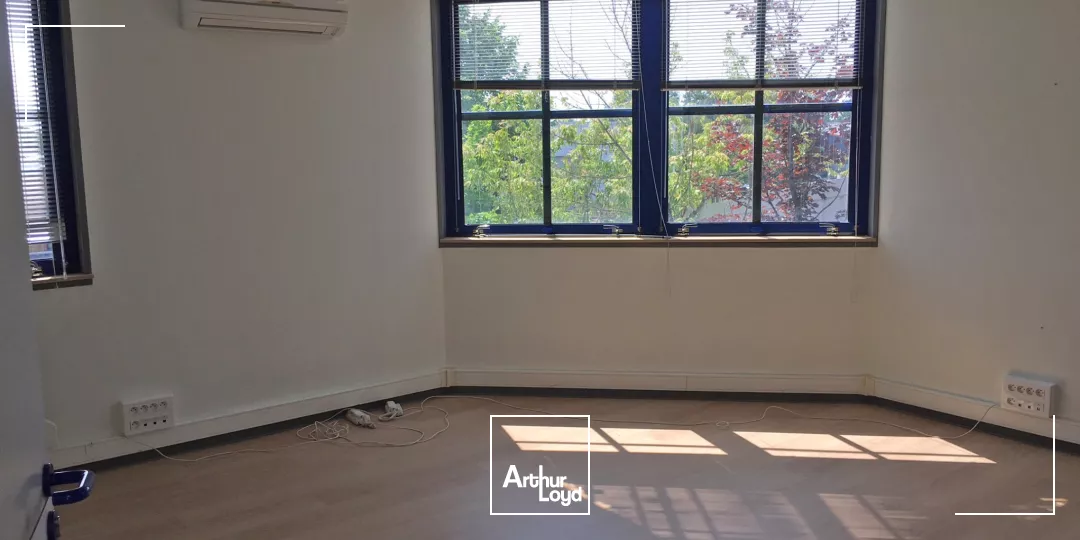 PROCHE SUPER U SAUTRON - LOCATION PLATEAU BUREAUX