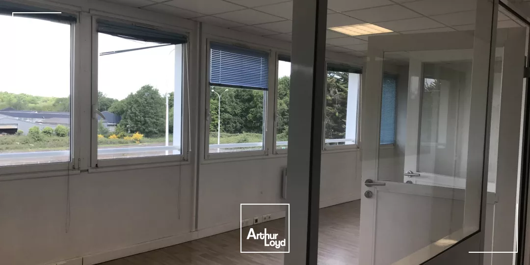 BUREAUX A LOUER - 600 M2 - SAINT NAZAIRE - ZI BRAIS - OPEN SPACE - 300 M2