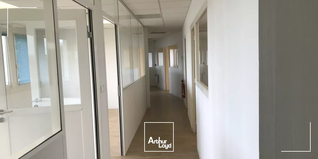 BUREAUX A LOUER - 600 M2 - SAINT NAZAIRE - ZI BRAIS - OPEN SPACE - 300 M2