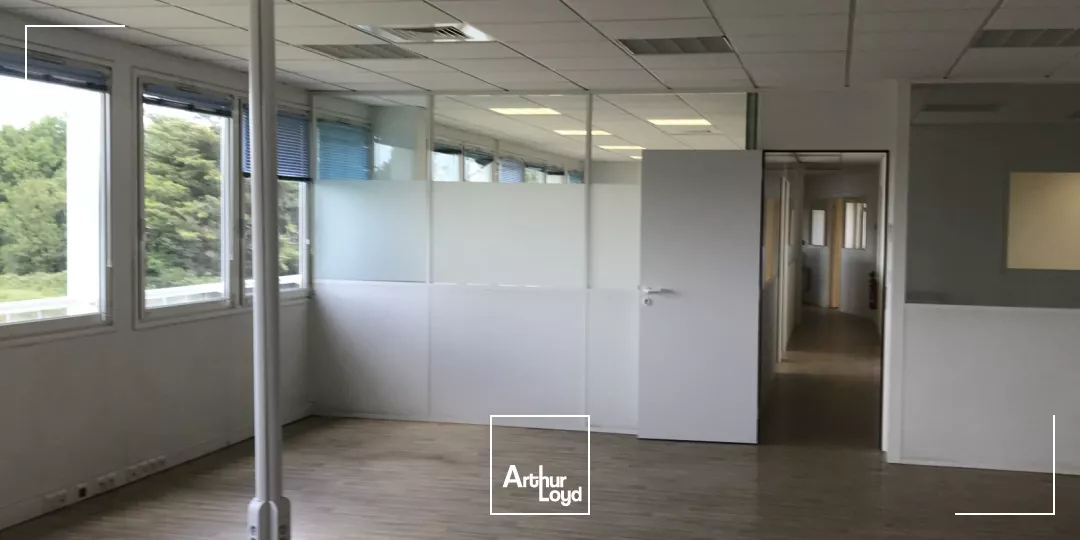 BUREAUX A LOUER - 600 M2 - SAINT NAZAIRE - ZI BRAIS - OPEN SPACE - 300 M2
