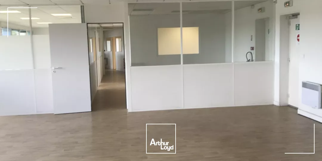 BUREAUX A LOUER - 600 M2 - SAINT NAZAIRE - ZI BRAIS - OPEN SPACE - 300 M2