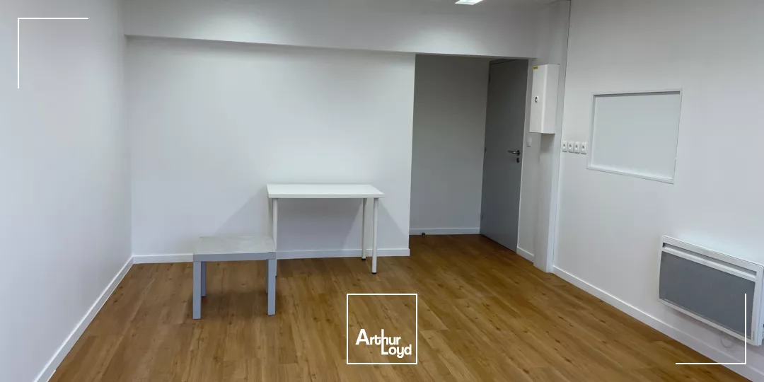 LOCAL DE STOCKAGE A LOUER ST NAZAIRE 240 M2