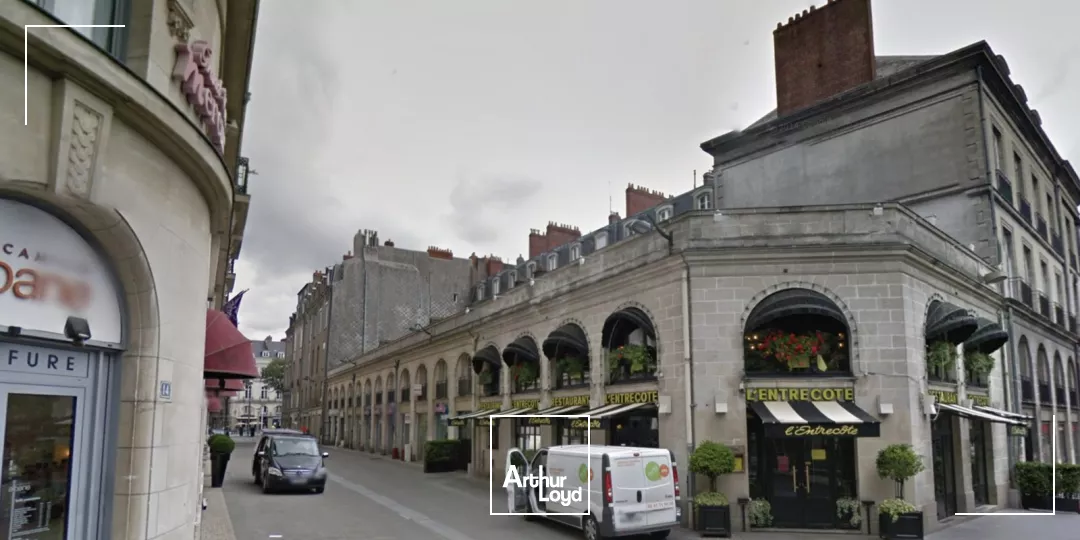  A LOUER - COMMERCE - 64 M2 - CENTRE VILLE - NANTES