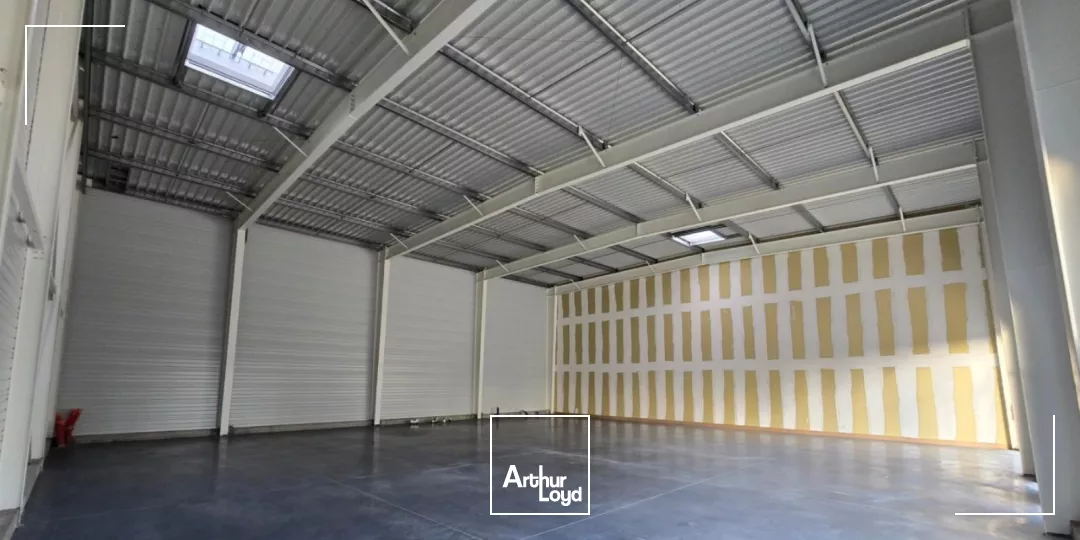 Cellule commerciale de 382 m2 -à Basse Goulaine.