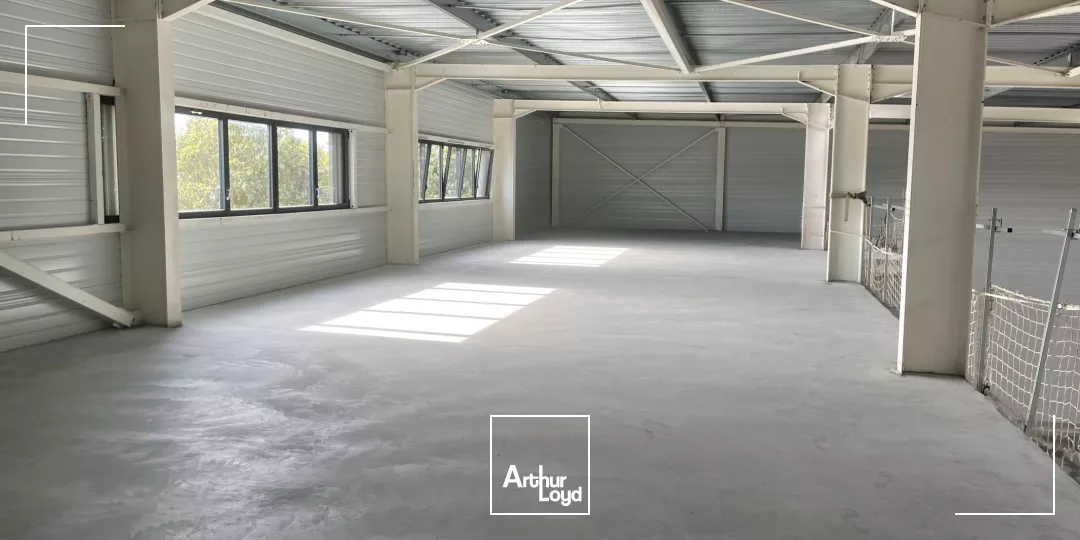 A LOUER - ENTREPOT - ATELIER - ZONE INDUSTRIELLE - CARQUEFOU