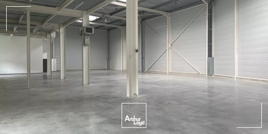 A LOUER - ENTREPOT - ATELIER - ZONE INDUSTRIELLE - CARQUEFOU