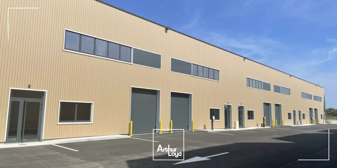 A LOUER - ENTREPOT - ATELIER - ZONE INDUSTRIELLE - CARQUEFOU