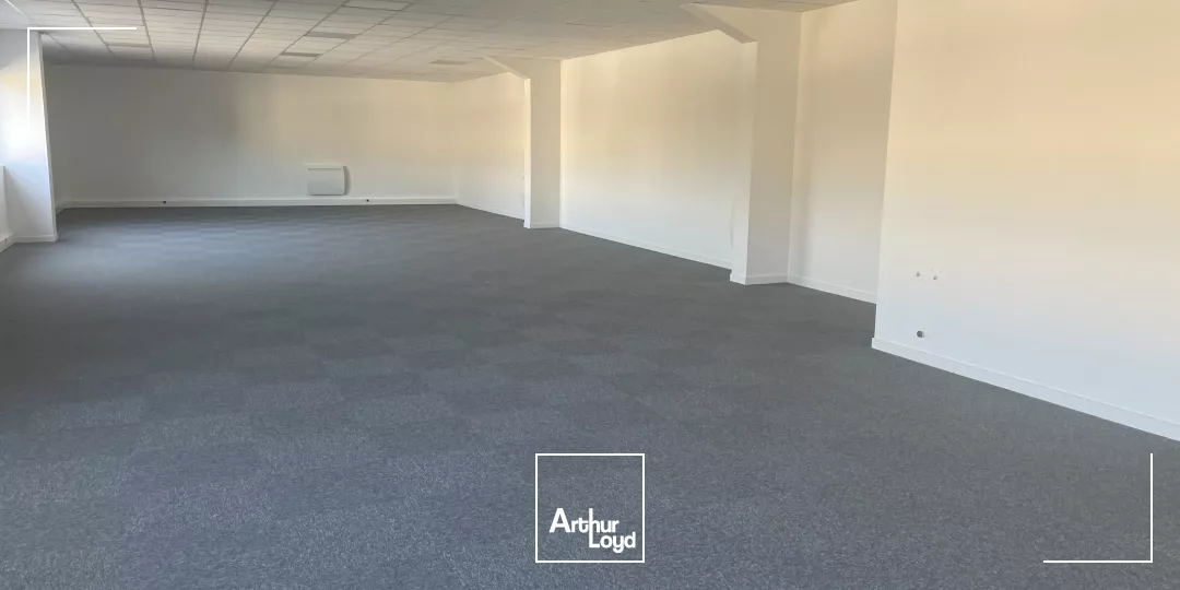 A LOUER - ENTREPOT - ATELIER - ZONE INDUSTRIELLE - CARQUEFOU