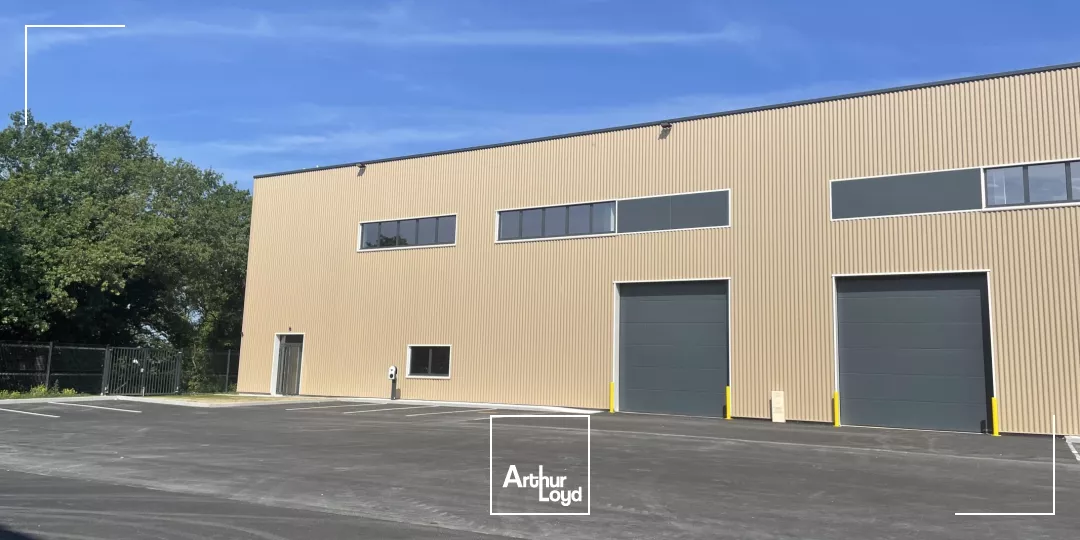 A LOUER - ENTREPOT - ATELIER - ZONE INDUSTRIELLE - CARQUEFOU