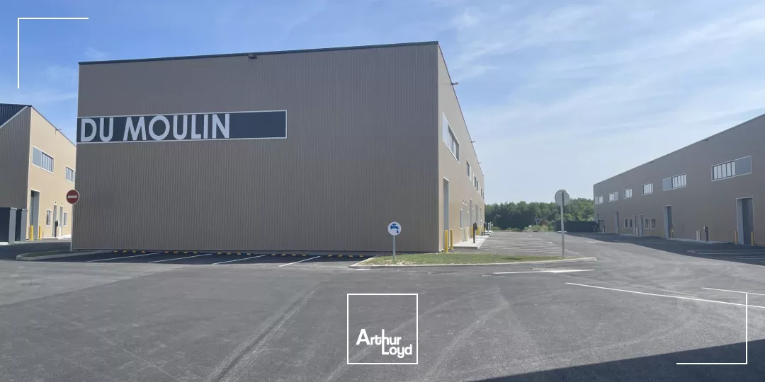 A LOUER - ENTREPOT - ATELIER - ZONE INDUSTRIELLE - CARQUEFOU