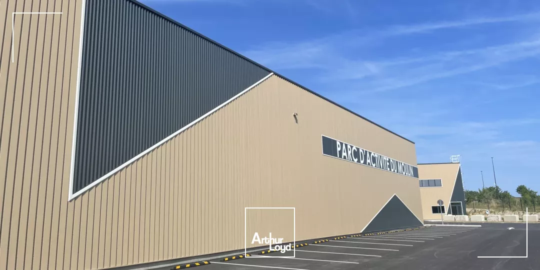 A LOUER - ENTREPOT - ATELIER - ZONE INDUSTRIELLE - CARQUEFOU