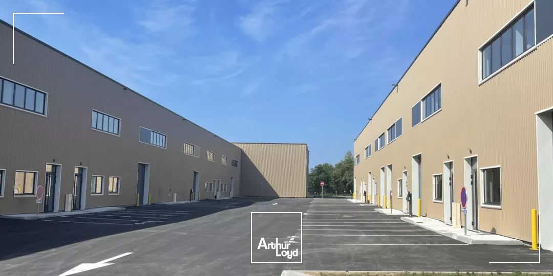 A LOUER - ENTREPOT - ATELIER - ZONE INDUSTRIELLE - CARQUEFOU