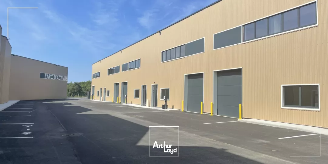 A LOUER - ENTREPOT - ATELIER - ZONE INDUSTRIELLE - CARQUEFOU