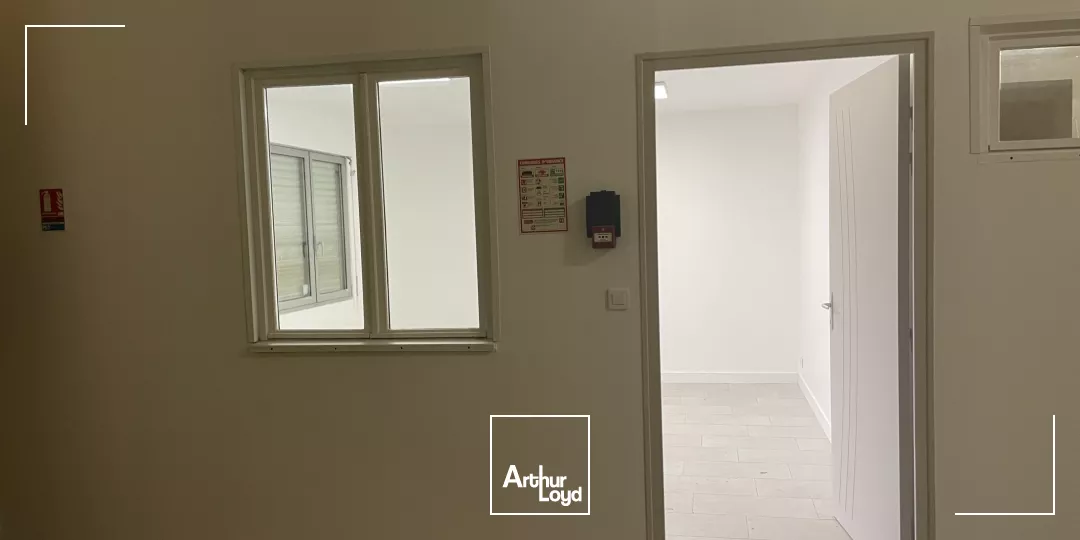 A LOUER - STOCKAGE - BUREAUX - ZONE ACTIVITES - PONTCHATEAU 