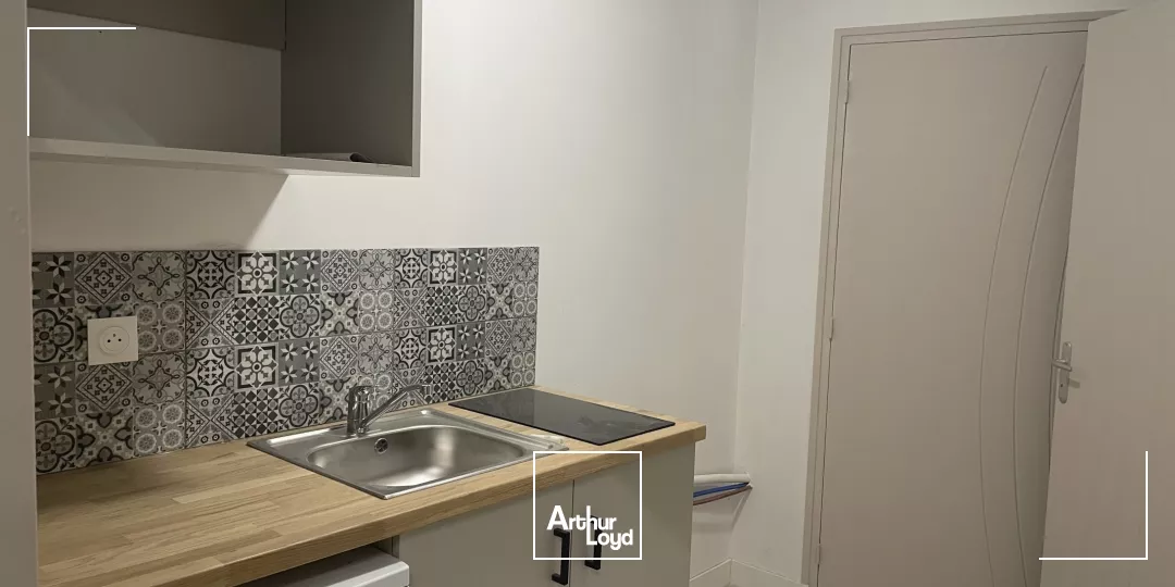 A LOUER - STOCKAGE - BUREAUX - ZONE ACTIVITES - PONTCHATEAU 