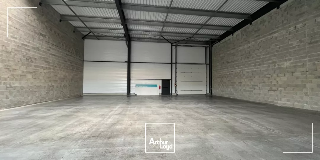 A VENDRE - STOCKAGE - 350 M2 - ZI 6 CROIX DONGES