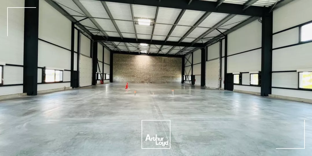 A VENDRE - STOCKAGE - 370 M2 - 1500 M2 - ZI 6 CROIX DONGES