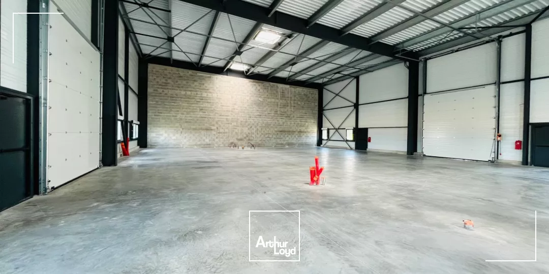 A VENDRE - STOCKAGE - 370 M2 - 1500 M2 - ZI 6 CROIX DONGES