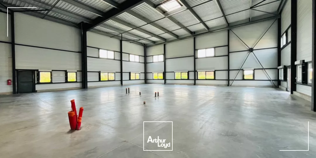 A VENDRE - STOCKAGE - 370 M2 - 1500 M2 - ZI 6 CROIX DONGES