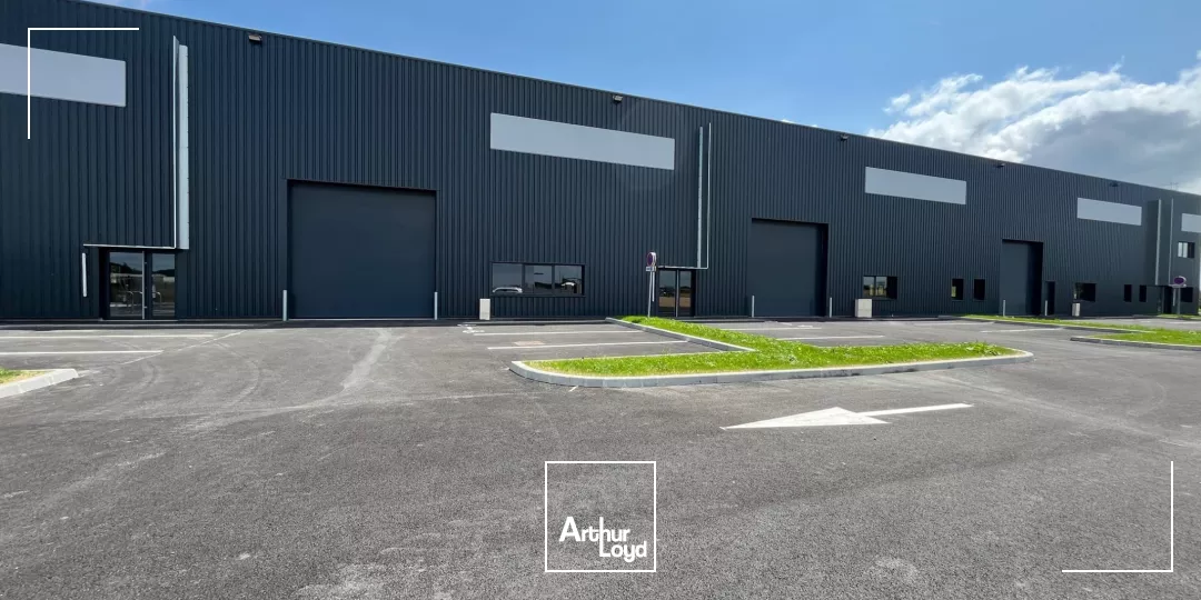 A VENDRE - STOCKAGE - 370 M2 - 1500 M2 - ZI 6 CROIX DONGES