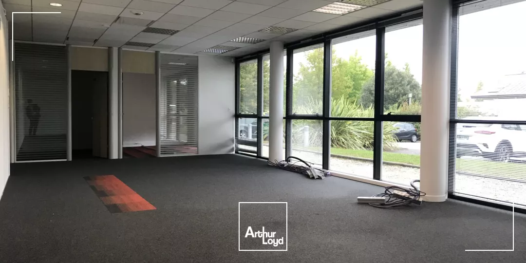 LOCATION DE BUREAUX SAINT-HERBLAIN ZENITH 1601 M2 AVEC PARKINGS