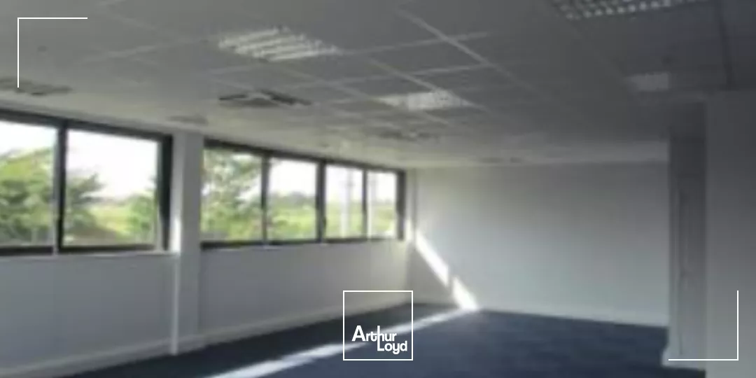 BUREAUX - A VENDRE LA BAULE - 85 m2 - BESLON