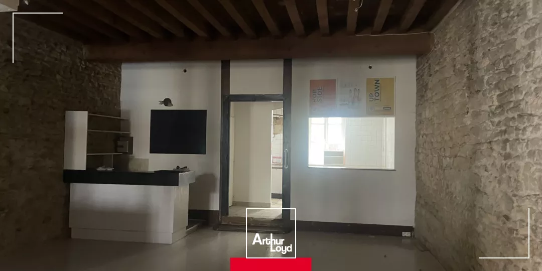 A louer au centre ville de Villefranche sur Saône, local commercial idéal pour une activité de restauration.
