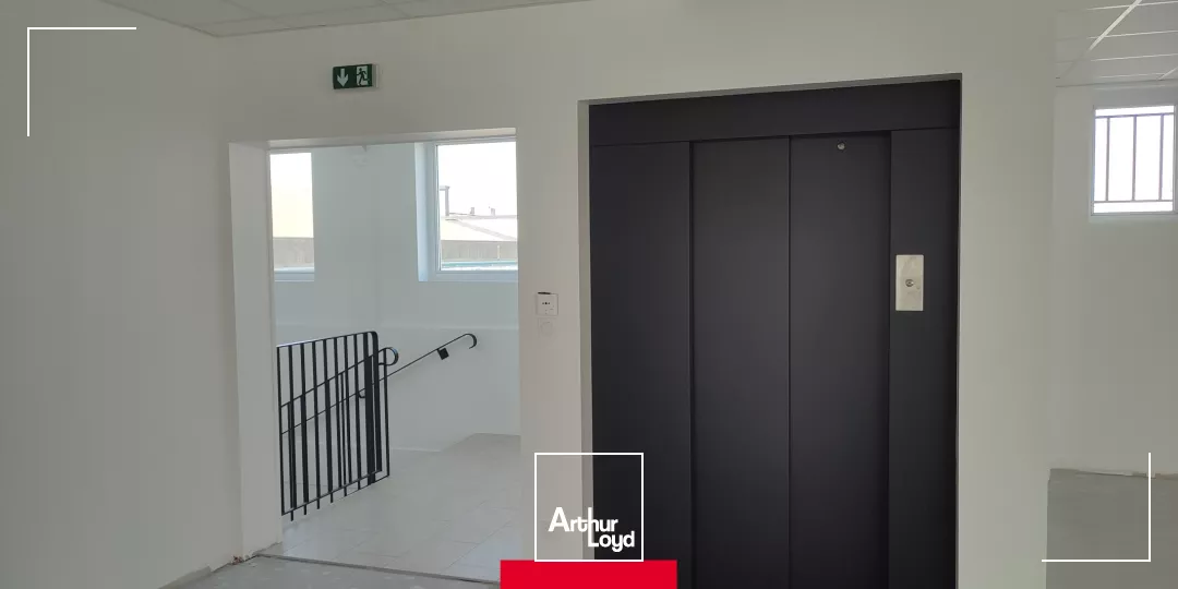 Bureaux lumineux neufs à vendre à Villefranche sur Saône, accès PMR, visibilité autoroute.