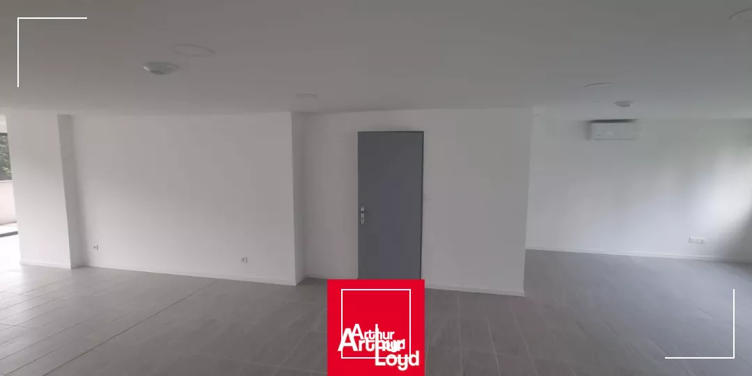 Local professionnel à louer en rez-de-chaussée à Jassans Riottier, proche de Villefranche sur Saône