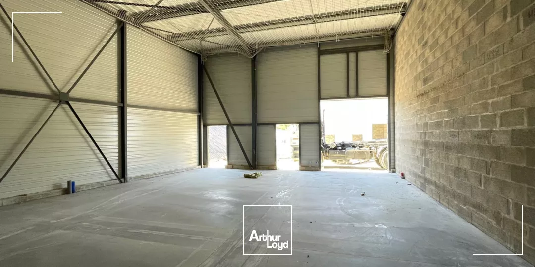 Cellules artisanales neuves à vendre à Bassens