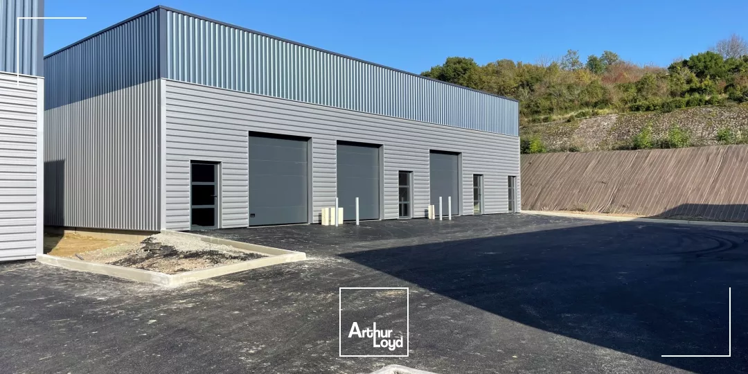 Cellules artisanales neuves à vendre à Bassens