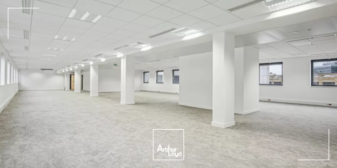 Immeuble de bureaux rénovés à louer - Quartier d'affaires de Rueil Malmaison - Services et parkings inclus - RER A