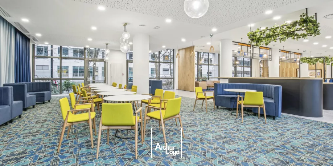 Immeuble de bureaux rénovés à louer - Quartier d'affaires de Rueil Malmaison - Services et parkings inclus - RER A
