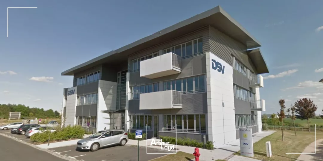 Bureaux à louer à Roissy - Immeuble Cosmos, surfaces 275 m² en rdc et 323 m² à l'étage, HQE, cadre paysager au pied du Golf