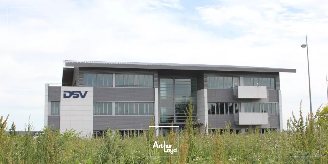 Bureaux à louer à Roissy - Immeuble Cosmos, surfaces 275 m² en rdc et 323 m² à l'étage, HQE, cadre paysager au pied du Golf