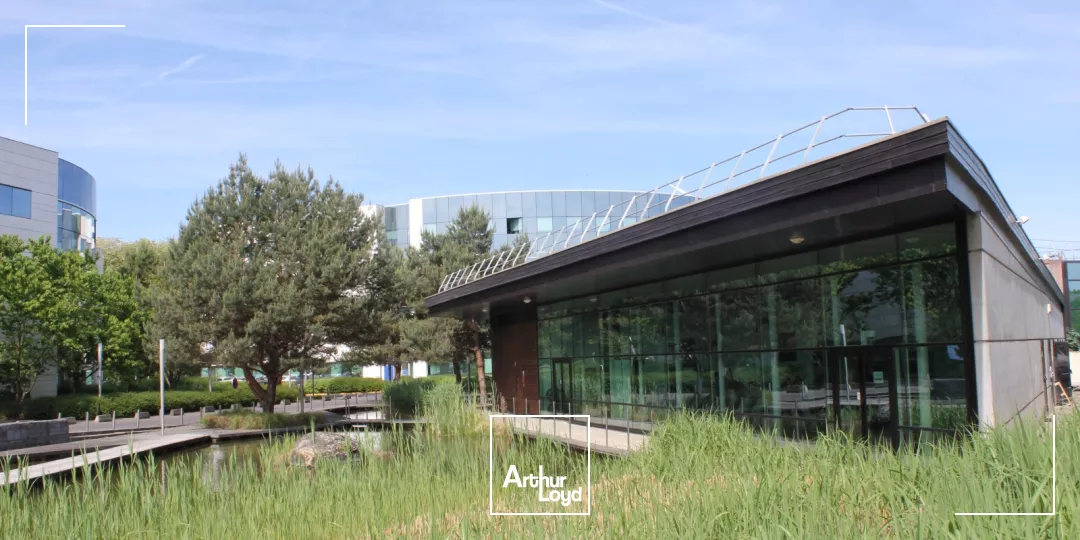 UN DES PLUS BEAUX IMMEUBLES DU PARC