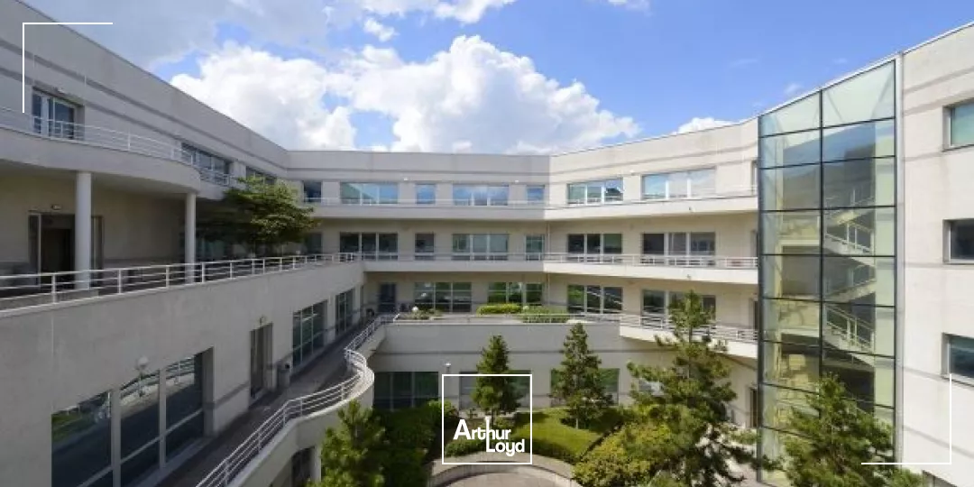 UN DES PLUS BEAUX IMMEUBLES DU PARC