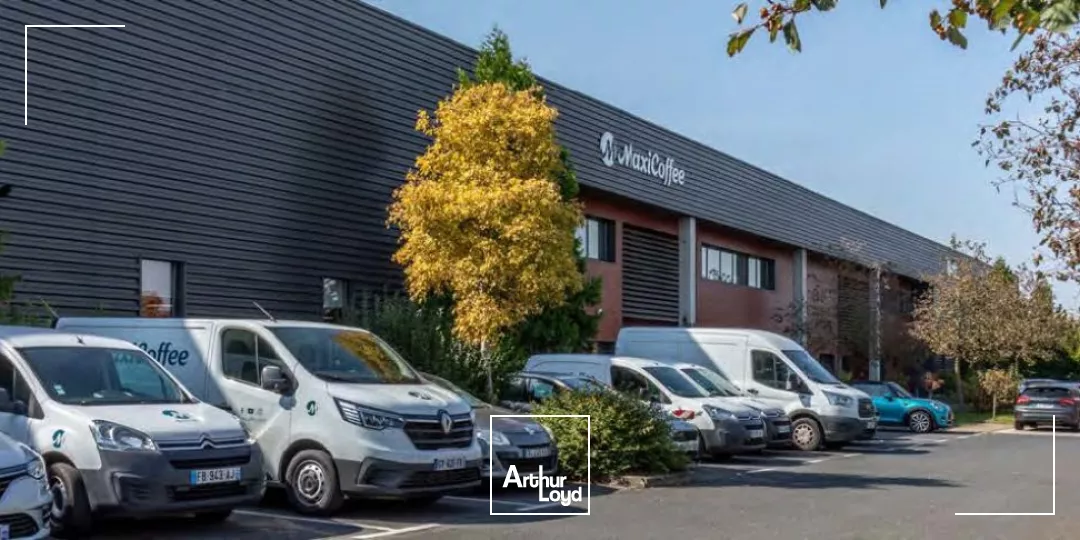 À louer - 2244 m² d'activités divisibles à partir de 997 m² à Gonesse (Vectura Park) : performance logistique et visibilité stratégique au coeur du Grand Paris