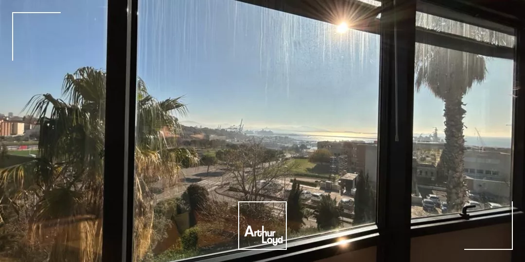 Bureaux de standing rénovés à louer avec parkings en ZFU - 13016 Marseille