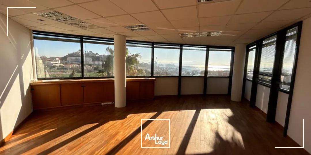 Bureaux de standing rénovés à louer avec parkings en ZFU - 13016 Marseille