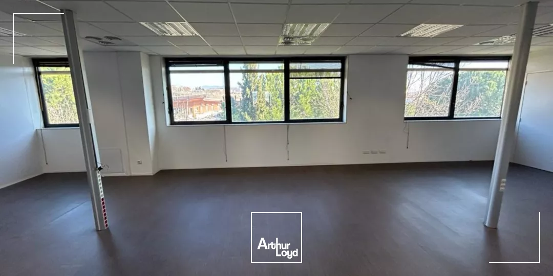 Bureaux de standing rénovés à louer avec parkings en ZFU - 13016 Marseille