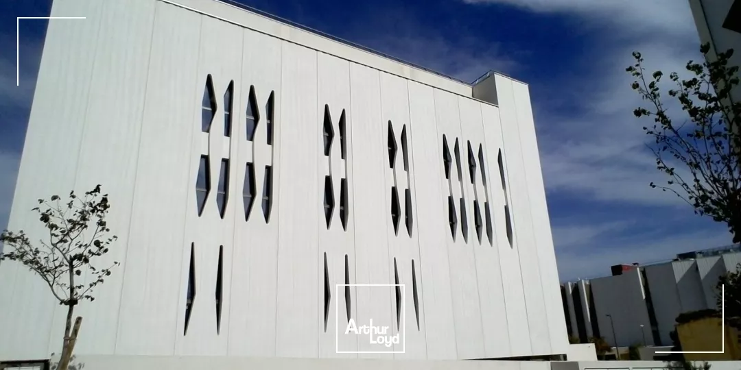 Bureaux neufs ERP à louer avec terrasse - LE SPOT - Entrée centre-ville et proche autoroute - LA CIOTAT