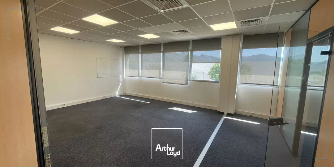 Bureaux avec parkings à louer - Les Paluds - Aubagne