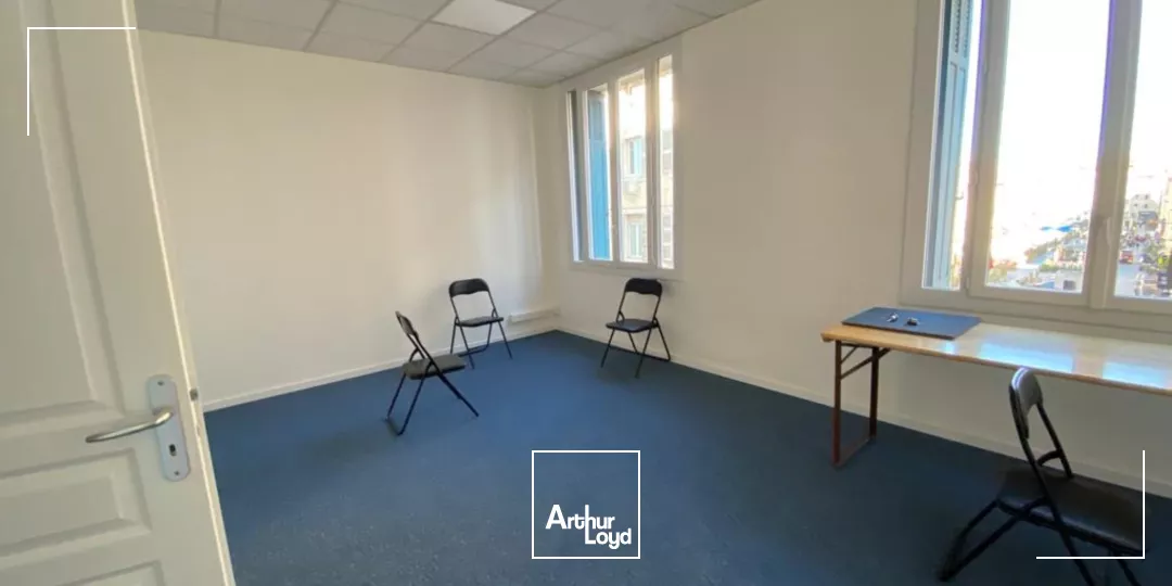 EMPLACEMENT RARISSIME ET EXCEPTIONNEL - LOCAL LOGISTIQUE URBAINE / COMMERCIAL - VIEUX-PORT - 13007 MARSEILLE