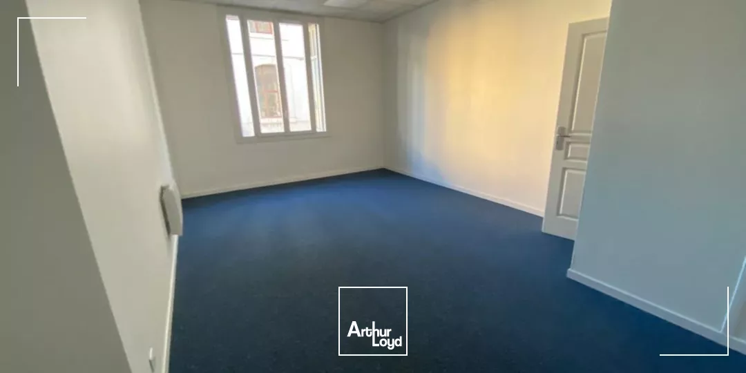 EMPLACEMENT RARISSIME ET EXCEPTIONNEL - LOCAL LOGISTIQUE URBAINE / COMMERCIAL - VIEUX-PORT - 13007 MARSEILLE