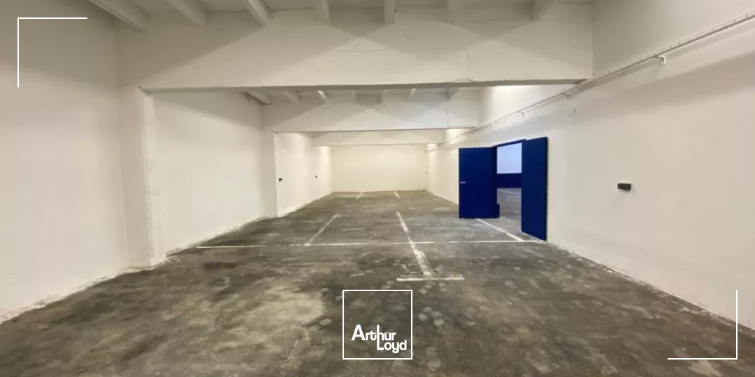 EMPLACEMENT RARISSIME ET EXCEPTIONNEL - LOCAL LOGISTIQUE URBAINE / COMMERCIAL - VIEUX-PORT - 13007 MARSEILLE