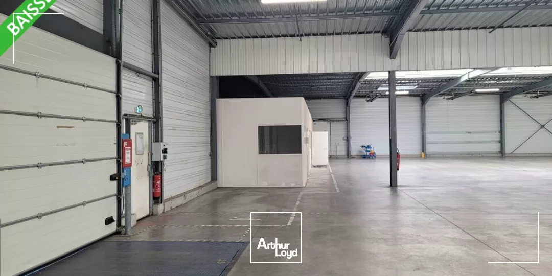 LOCATION BATIMENT 2700m² // 3 quais LE MANS SUD