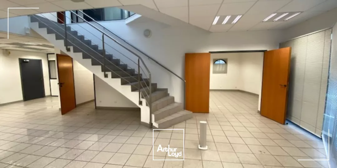 LOCATION IMMEUBLE DE BUREAUX 360 M² KERGARADEC