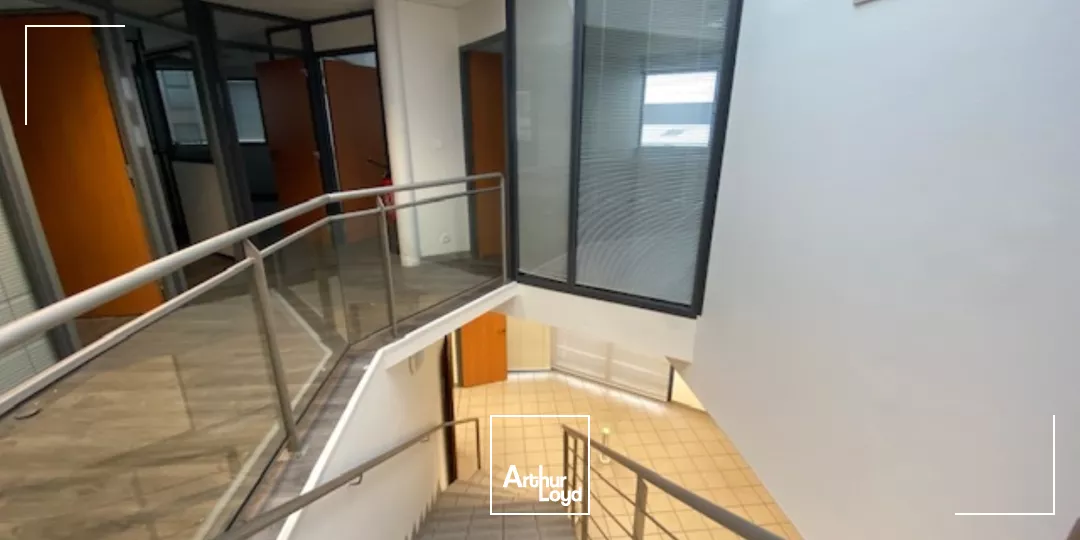 LOCATION IMMEUBLE DE BUREAUX 360 M² KERGARADEC